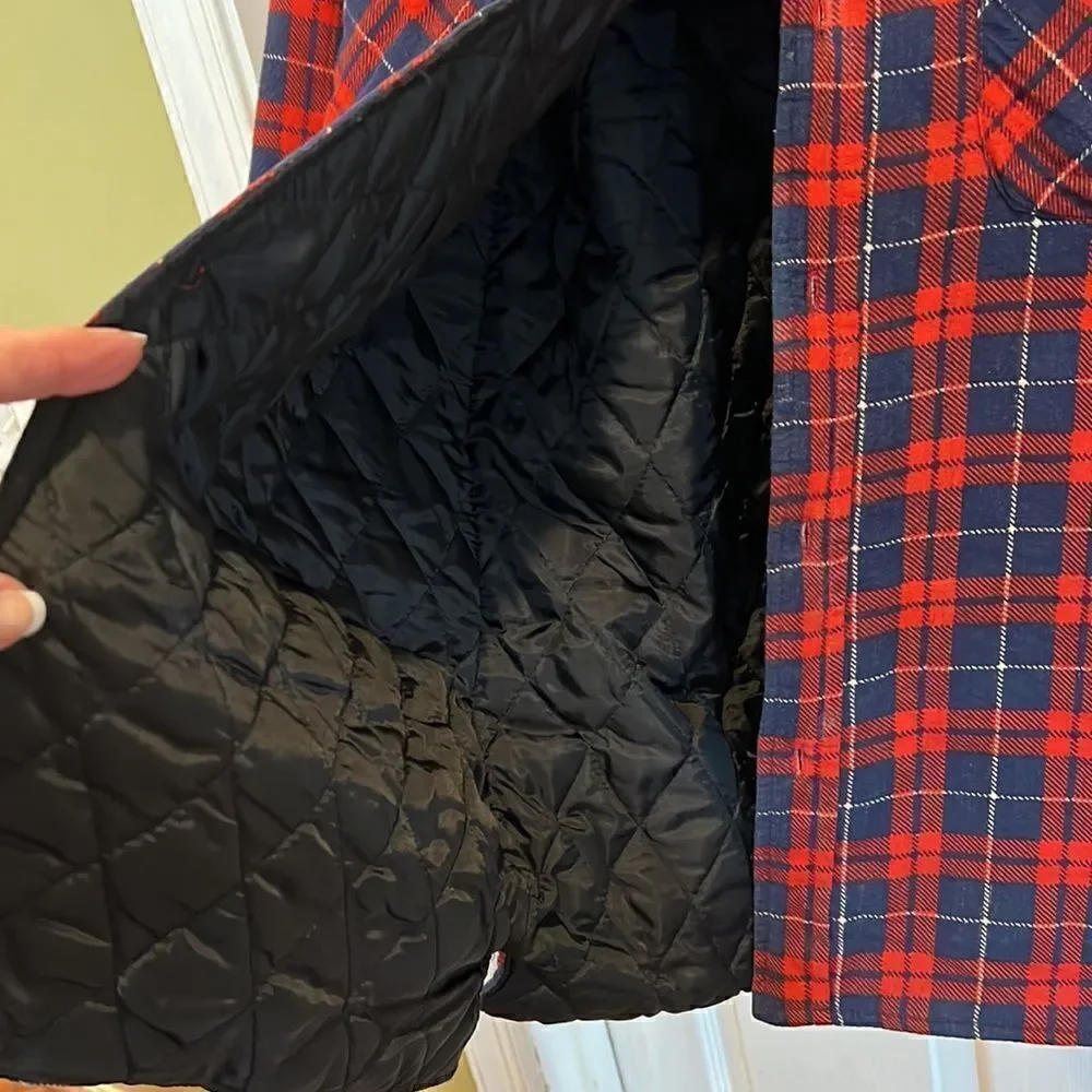 Thick warm lumber Jack Shacket Men’s M vintage red & navy quilted